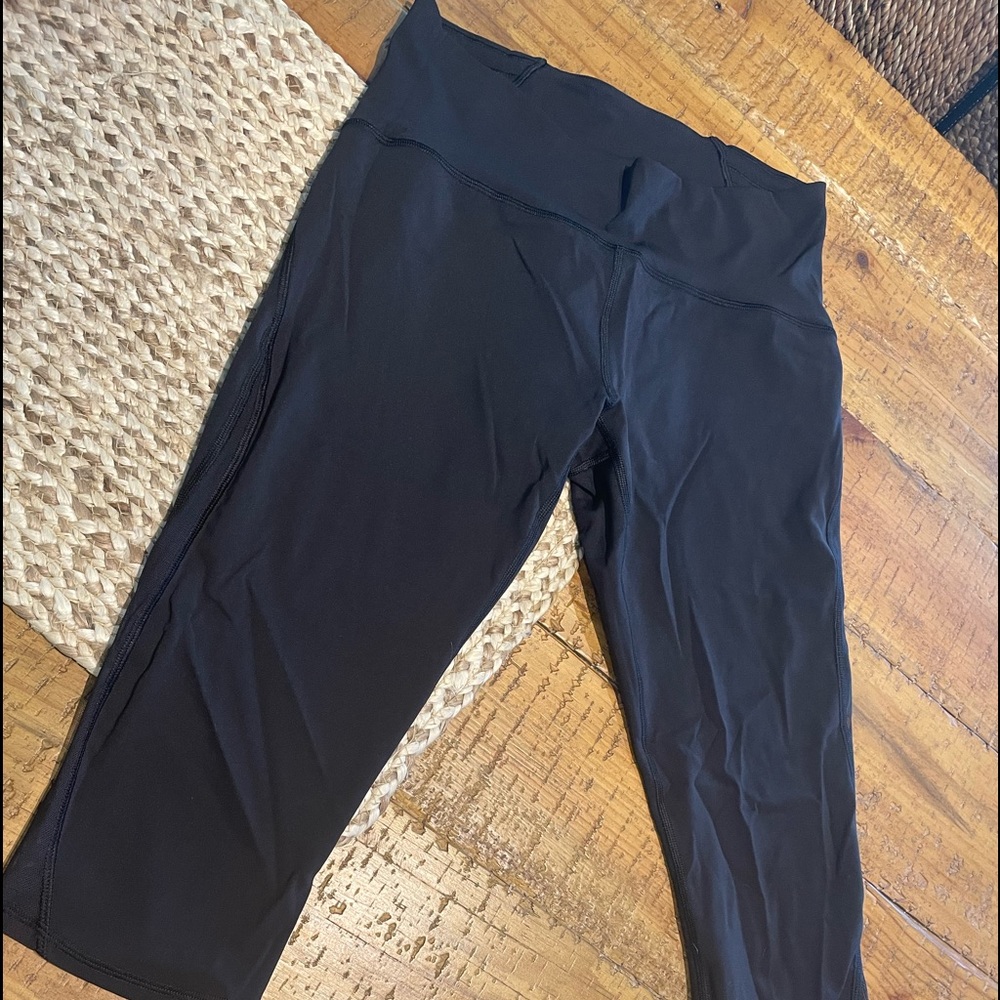 Lululemon athletic compression capri tights